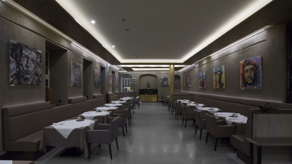 miho in Dresden, Acrylmalereien im Restaurant Kastenmeiers im Taschenbergpalais
