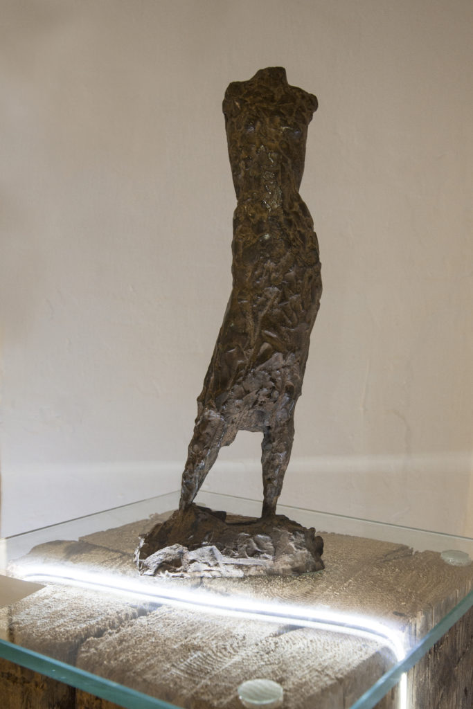Skulptur des Berliner Bildhauers Sebastian Paul im Pop-Up der Galerie niza in Erfurt 2022