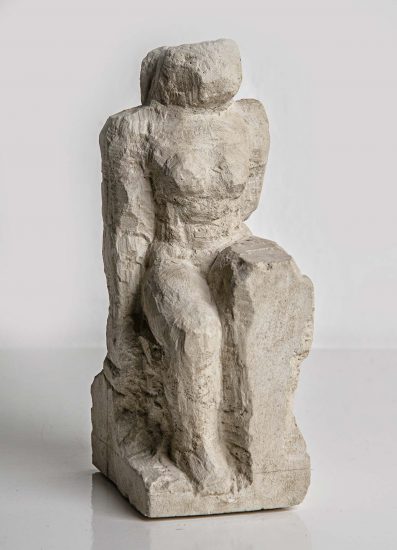 Sitzende - Steinguss-Skulptur